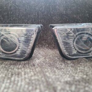 Driver and Passenger Fog Lights Bumper Mounted for 03/05 4Runner